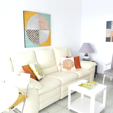 Casa de Férias Spacious House In With Modern Comfort Telde