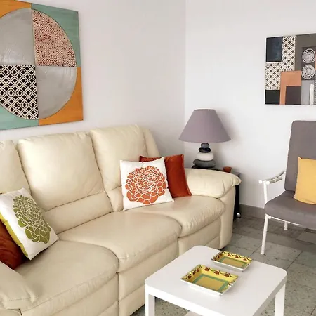 Casa de Férias Spacious House In With Modern Comfort Telde