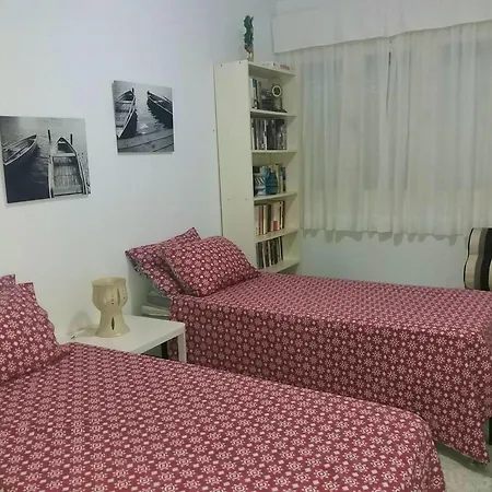 Casa de Férias Spacious House In With Modern Comfort