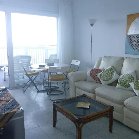 Casa de Férias Spacious House In With Modern Comfort *
